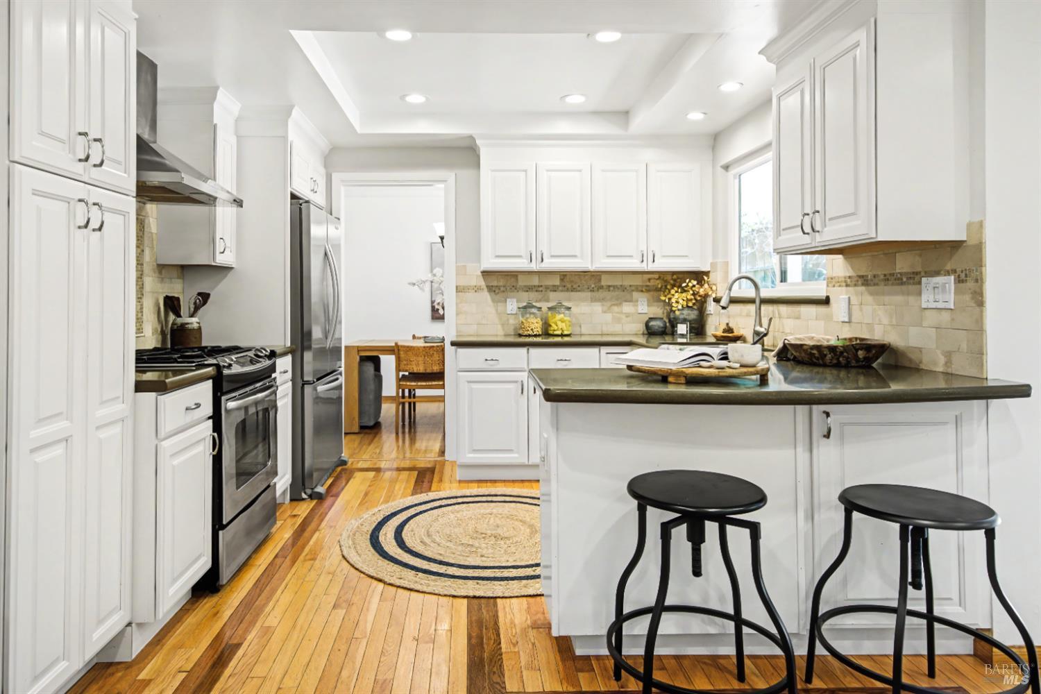 Detail Gallery Image 17 of 48 For 255 Knight Dr, San Rafael,  CA 94901 - 3 Beds | 2 Baths