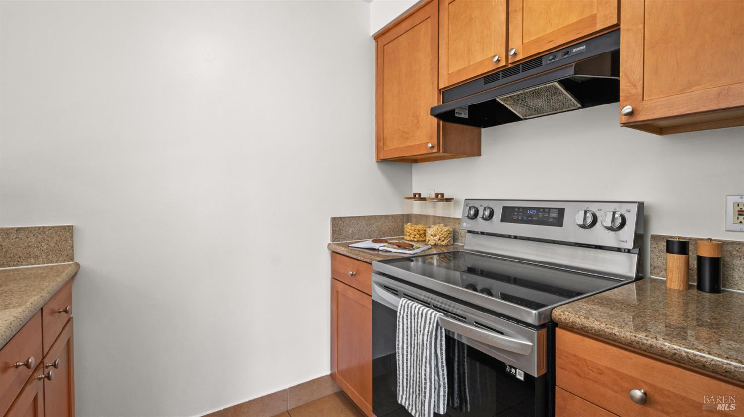 Detail Gallery Image 10 of 21 For 279 Enterprise Dr, Rohnert Park,  CA 94928 - 1 Beds | 1 Baths