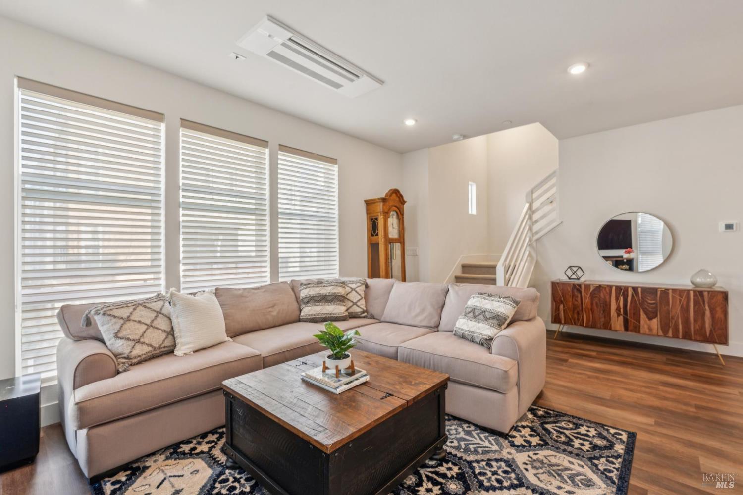 Detail Gallery Image 16 of 39 For 317 Verandah Ave, Novato,  CA 94945 - 3 Beds | 2/1 Baths