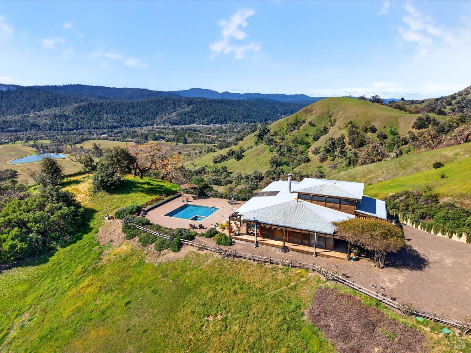 Detail Gallery Image 4 of 67 For 17350 Deer Meadows Rd, Boonville,  CA 95415 - 3 Beds | 2 Baths