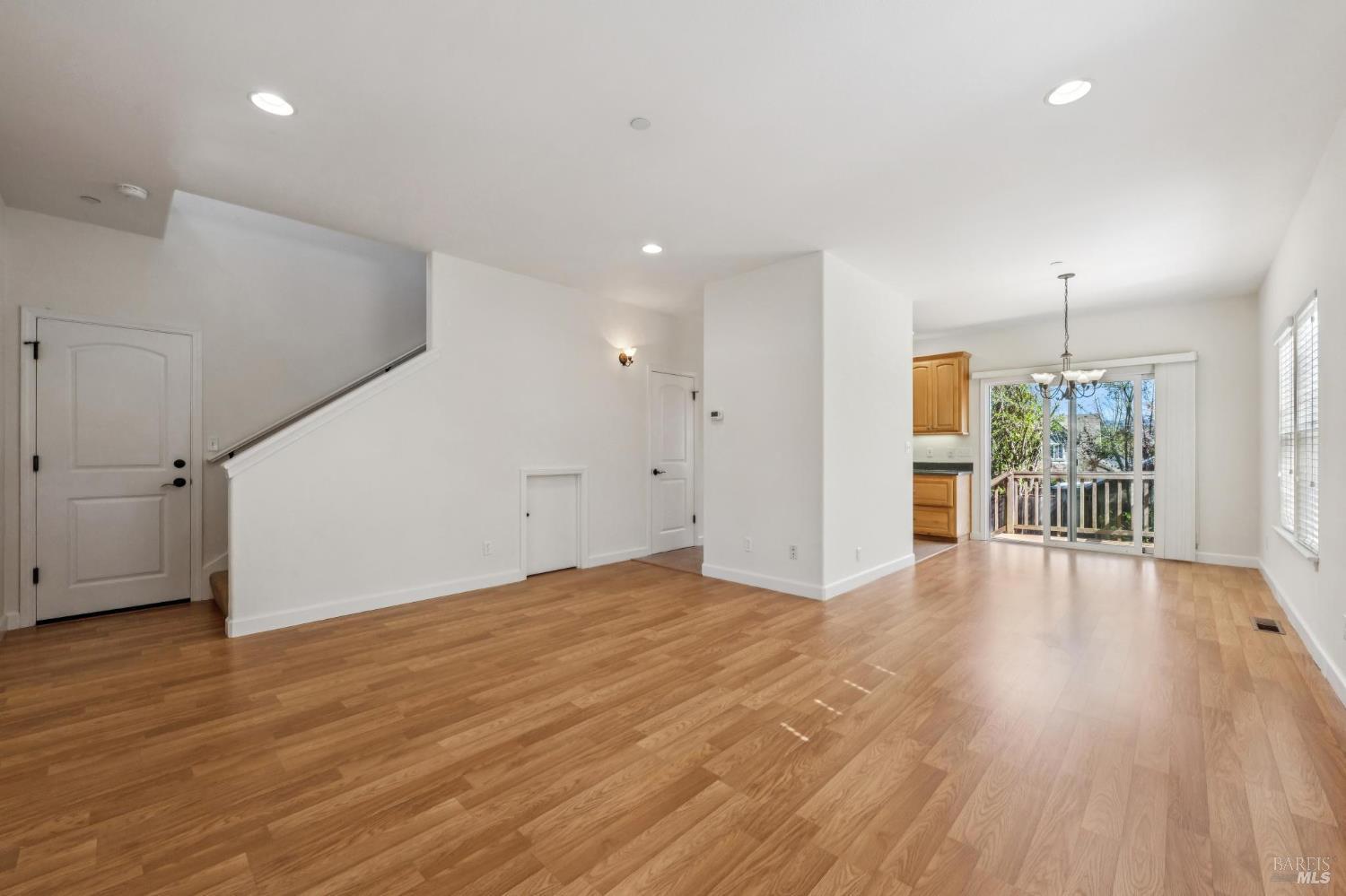 Detail Gallery Image 11 of 58 For 3 Hill Dr, Petaluma,  CA 94952 - 3 Beds | 2/1 Baths