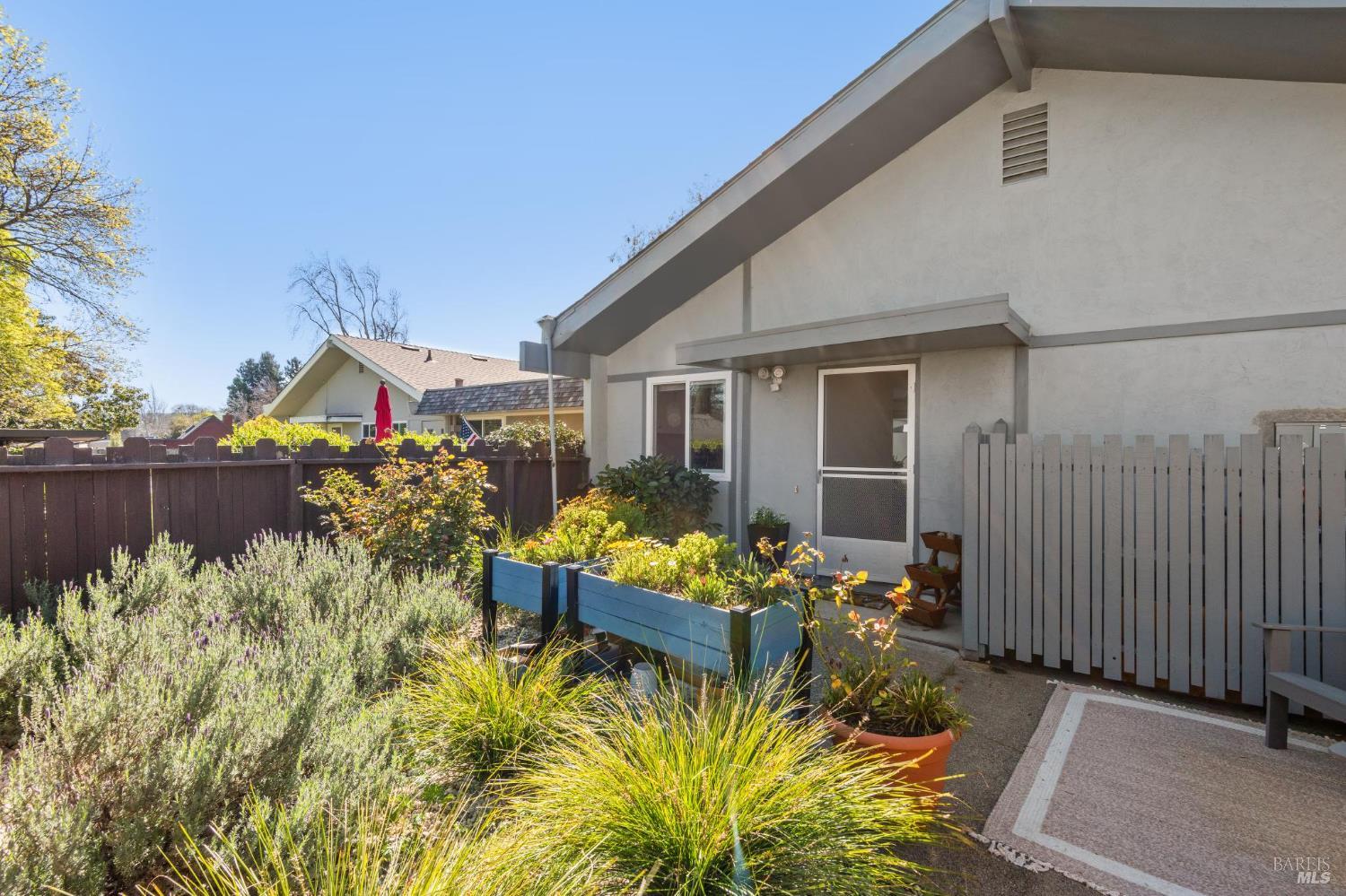 Detail Gallery Image 23 of 30 For 1366 Mission Dr, Sonoma,  CA 95476 - 2 Beds | 1 Baths