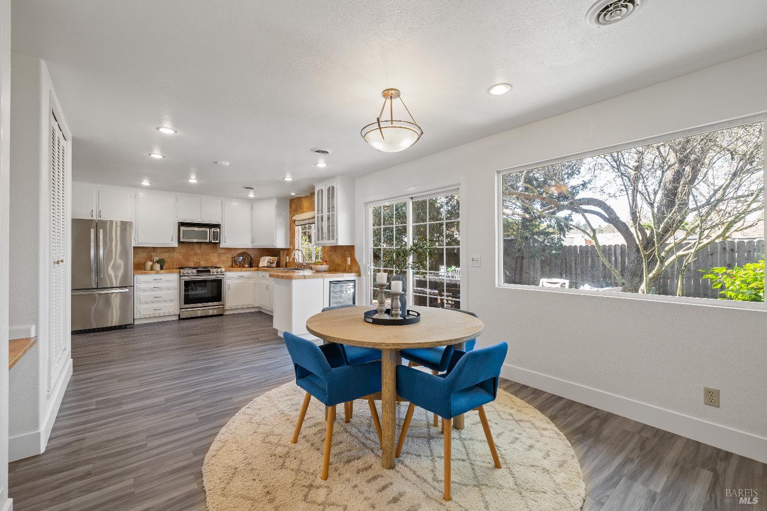 Detail Gallery Image 8 of 26 For 2272 W Park Ave, Napa,  CA 94558 - 3 Beds | 2 Baths