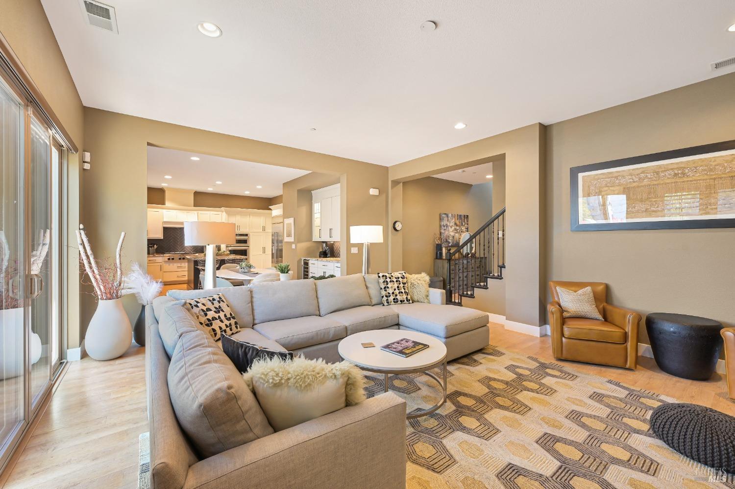 Detail Gallery Image 11 of 31 For 46 Audubon Way, Novato,  CA 94949 - 4 Beds | 3 Baths