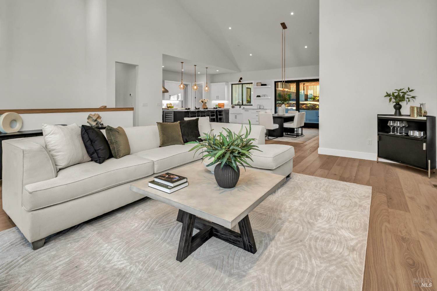 Detail Gallery Image 4 of 37 For 2011 Long Leaf Ct, Santa Rosa,  CA 95403 - 4 Beds | 3 Baths