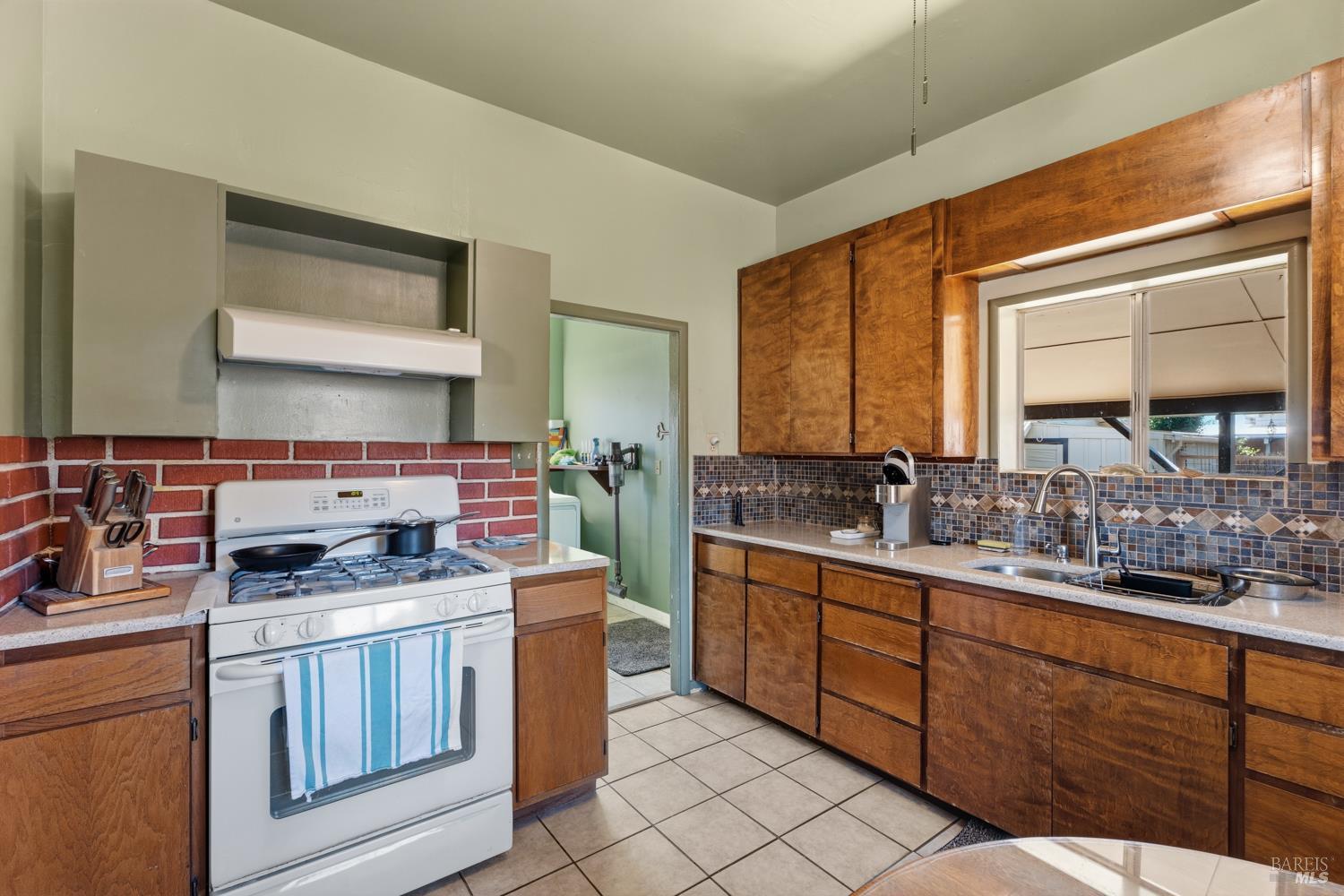 Detail Gallery Image 5 of 20 For 221 Ford St, Ukiah,  CA 95482 - 1 Beds | 1/1 Baths
