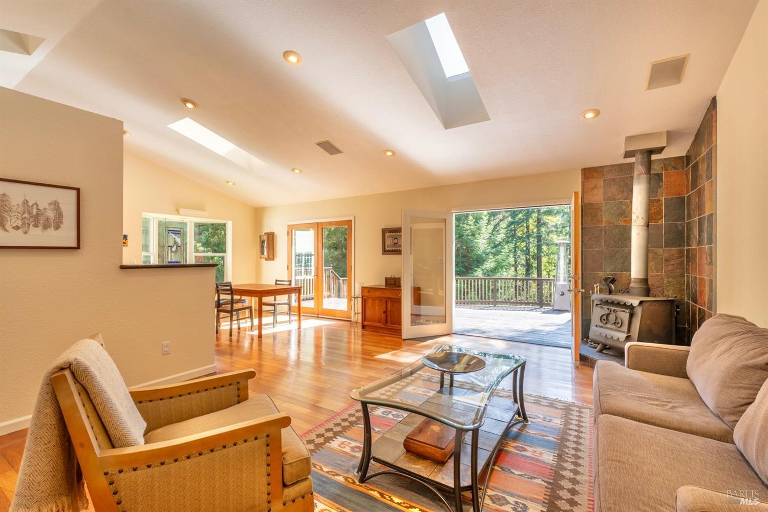 Detail Gallery Image 10 of 31 For 18940 Timber Pointe Dr, Fort Bragg,  CA 95437 - 4 Beds | 3 Baths