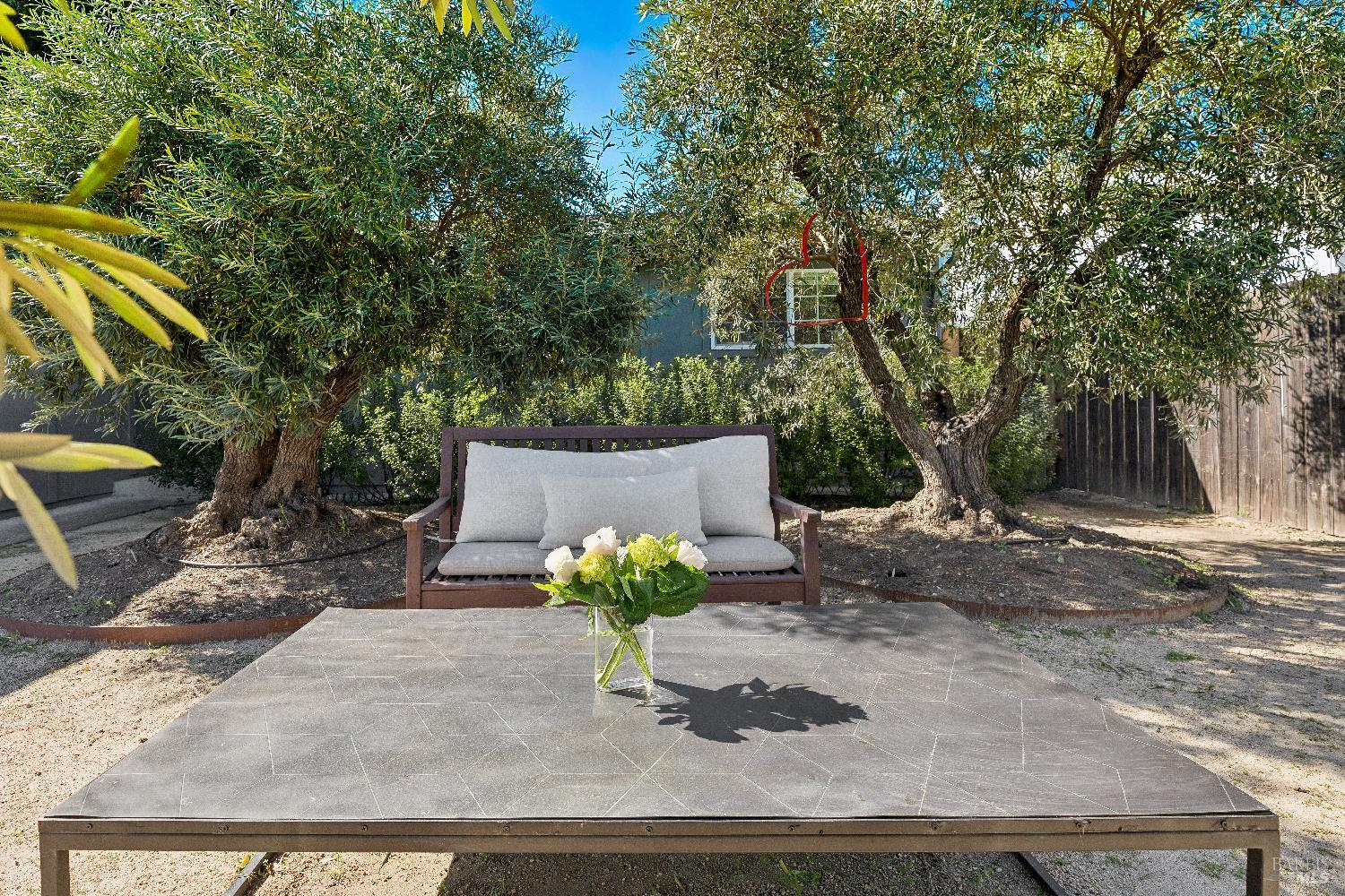 Detail Gallery Image 4 of 31 For 731 5th St, Sonoma,  CA 95476 - 3 Beds | 2 Baths