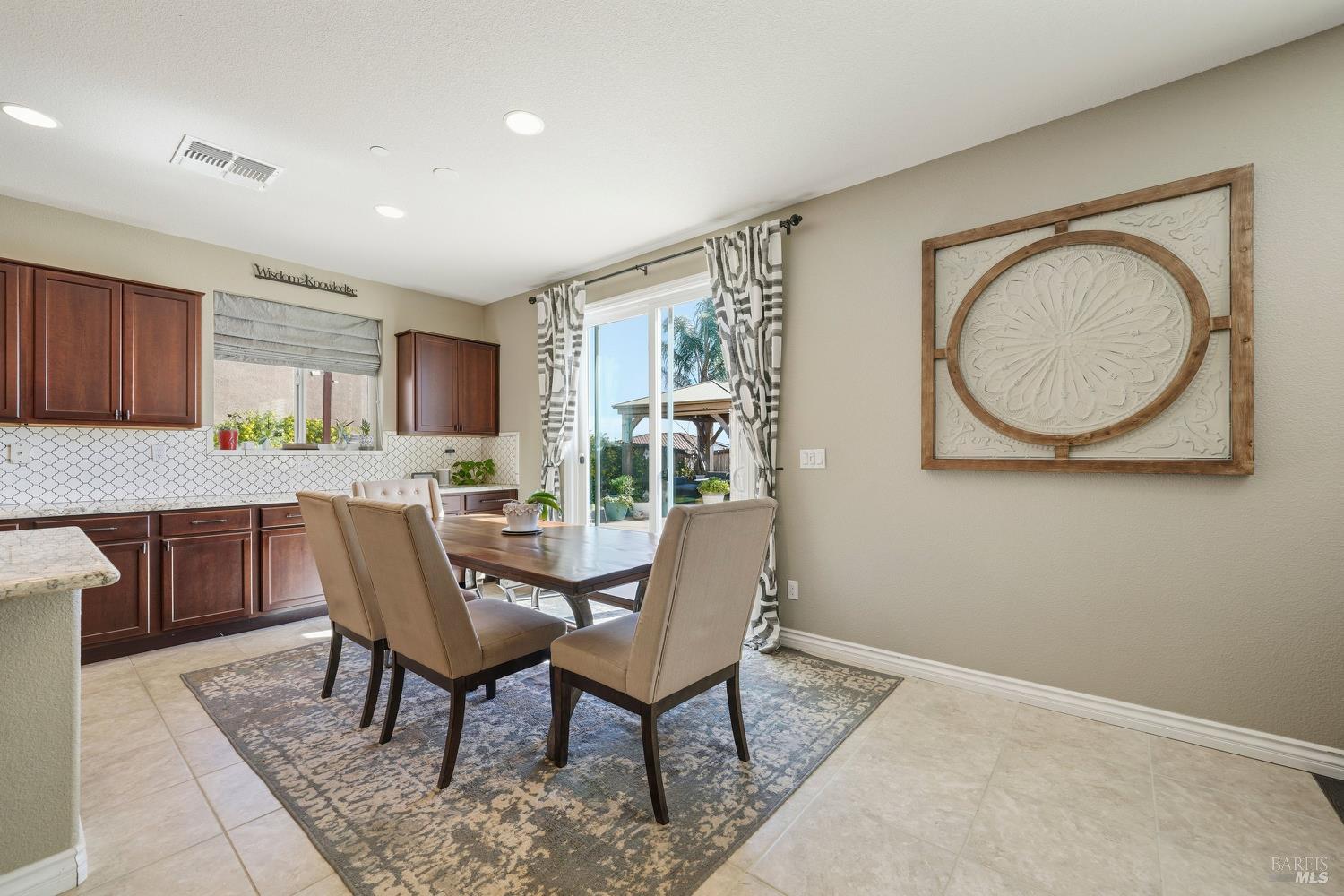 Detail Gallery Image 17 of 63 For 2481 Hancock Dr, Fairfield,  CA 94533 - 5 Beds | 3/1 Baths