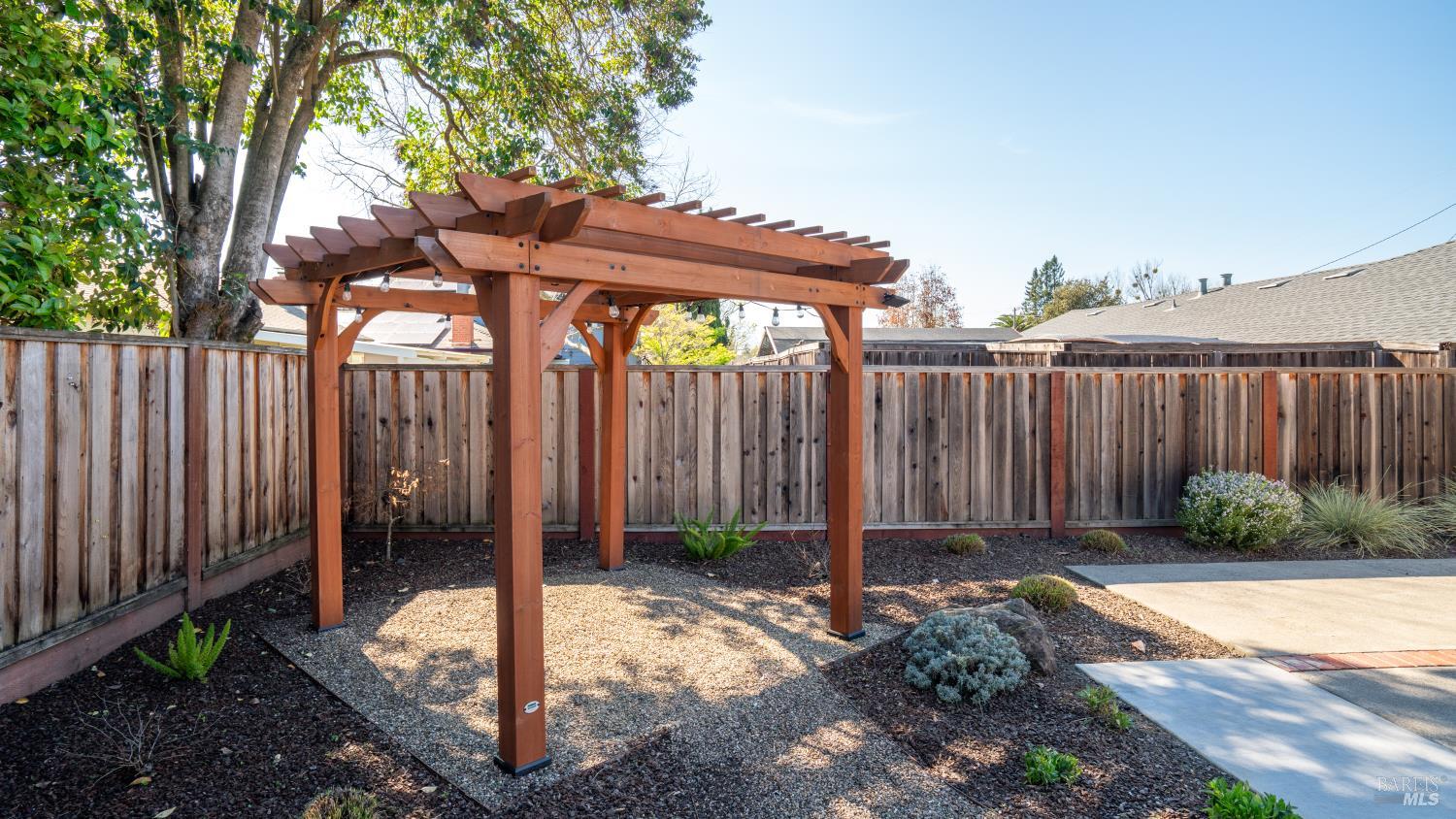 Detail Gallery Image 28 of 34 For 3528 Yale Dr, Santa Rosa,  CA 95405 - 3 Beds | 2 Baths