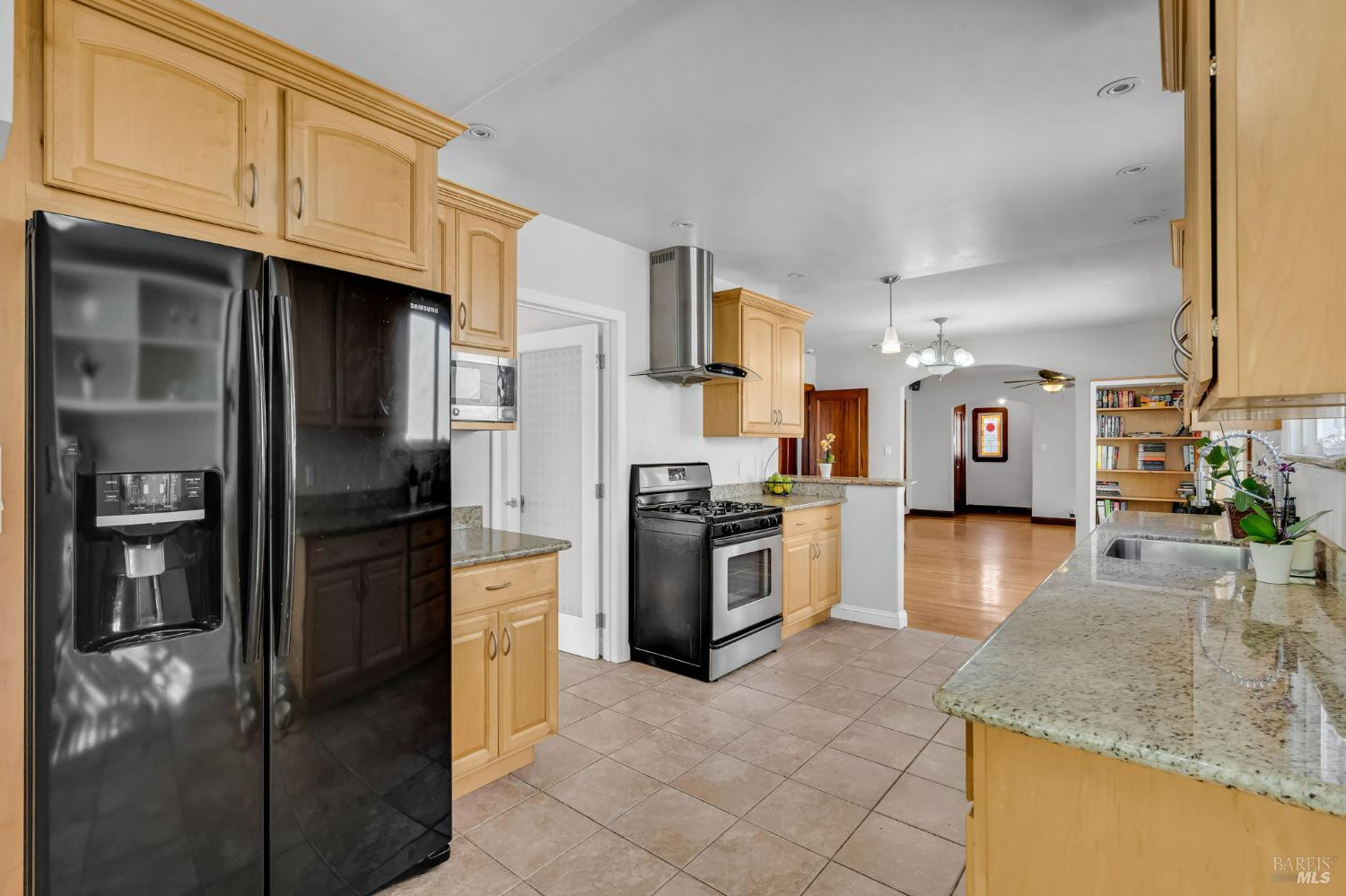 Detail Gallery Image 10 of 32 For 729 1st St, Rodeo,  CA 94572 - 3 Beds | 2 Baths