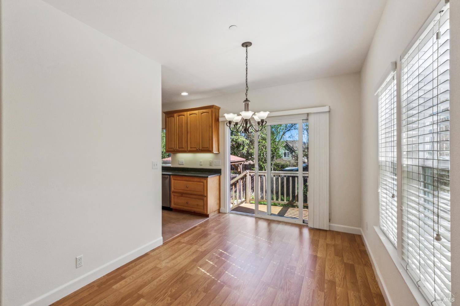 Detail Gallery Image 14 of 58 For 3 Hill Dr, Petaluma,  CA 94952 - 3 Beds | 2/1 Baths