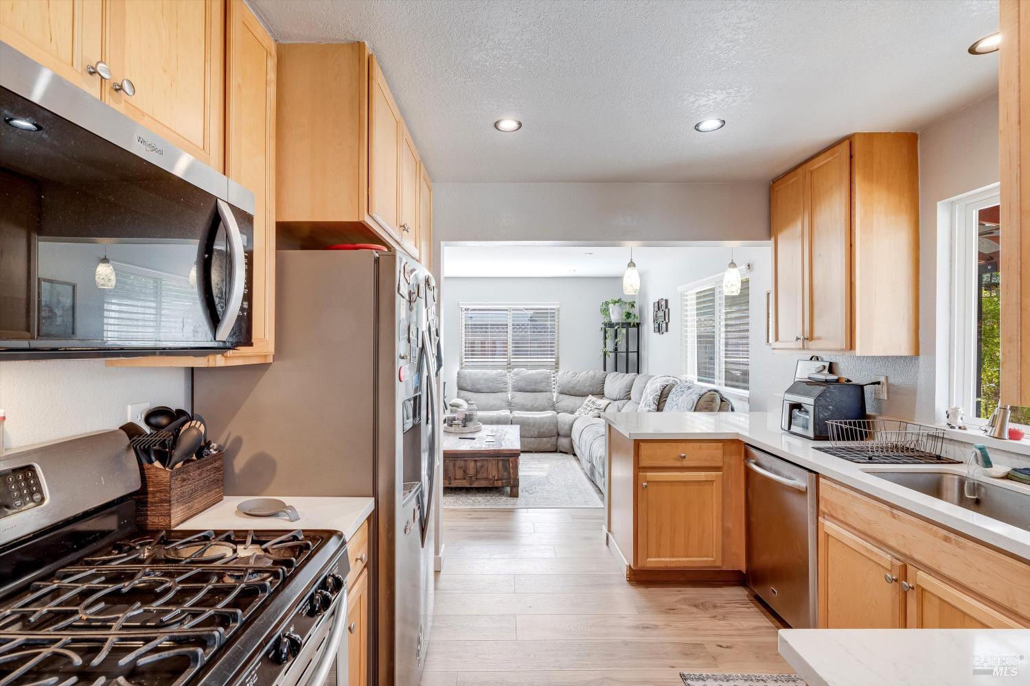 Detail Gallery Image 27 of 65 For 532 Walten Way, Windsor,  CA 95492 - 4 Beds | 2/1 Baths