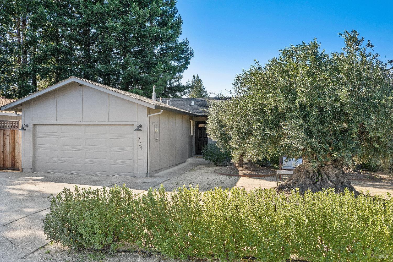 Detail Gallery Image 2 of 31 For 731 5th St, Sonoma,  CA 95476 - 3 Beds | 2 Baths