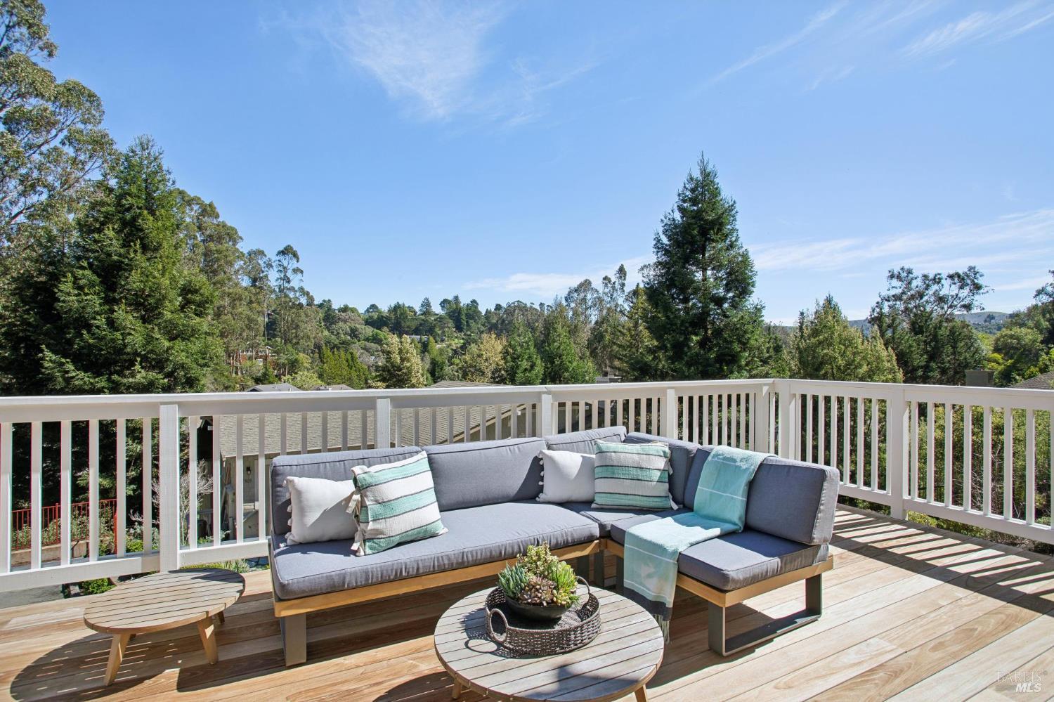 Detail Gallery Image 15 of 41 For 508 Blue Jay Way, Mill Valley,  CA 94941 - 4 Beds | 2/1 Baths