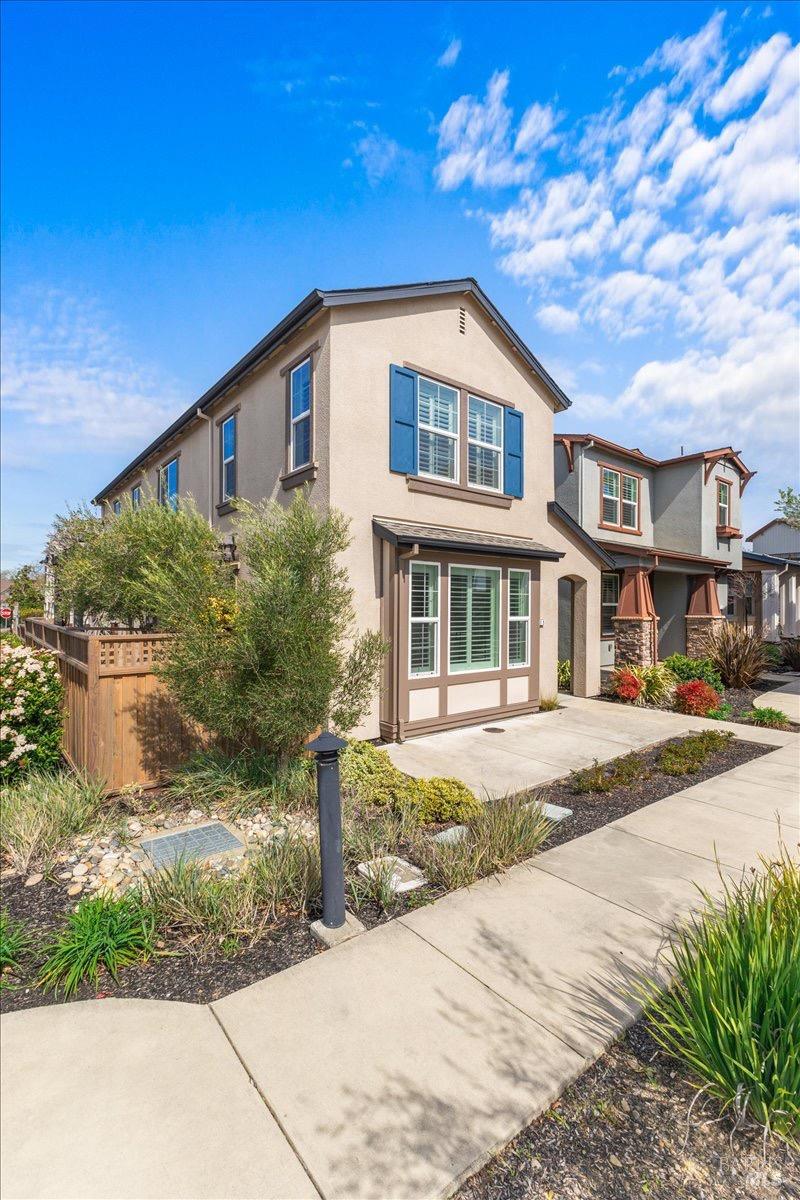 Detail Gallery Image 4 of 49 For 115 Lavender Cir, Healdsburg,  CA 95448 - 3 Beds | 2/1 Baths