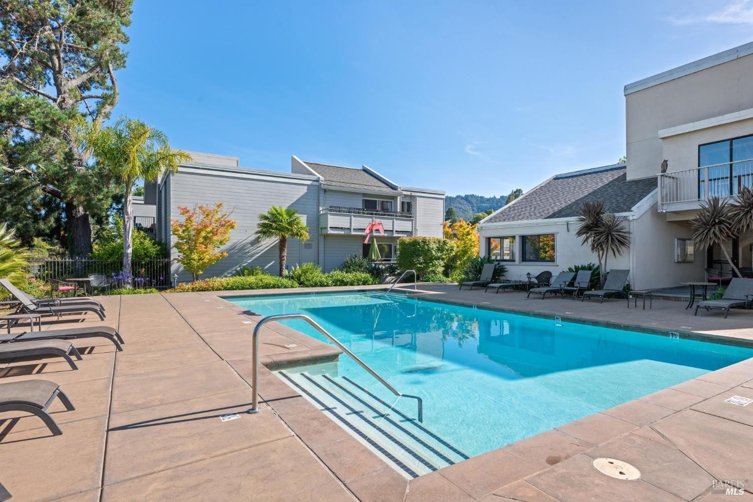 Detail Gallery Image 11 of 35 For 408 Larkspur Plaza Dr, Larkspur,  CA 94939 - 1 Beds | 1 Baths