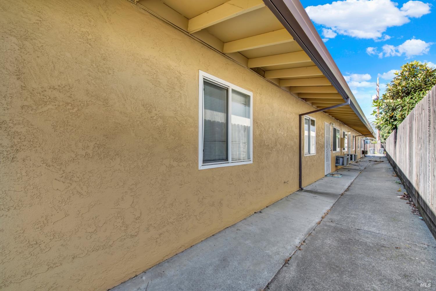 Detail Gallery Image 4 of 33 For 724 Delaware St, Fairfield,  CA 94533 - – Beds | – Baths