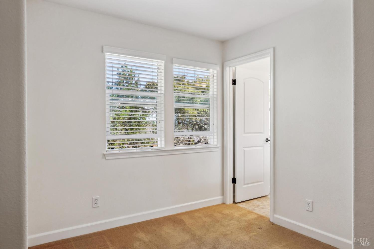 Detail Gallery Image 25 of 58 For 3 Hill Dr, Petaluma,  CA 94952 - 3 Beds | 2/1 Baths