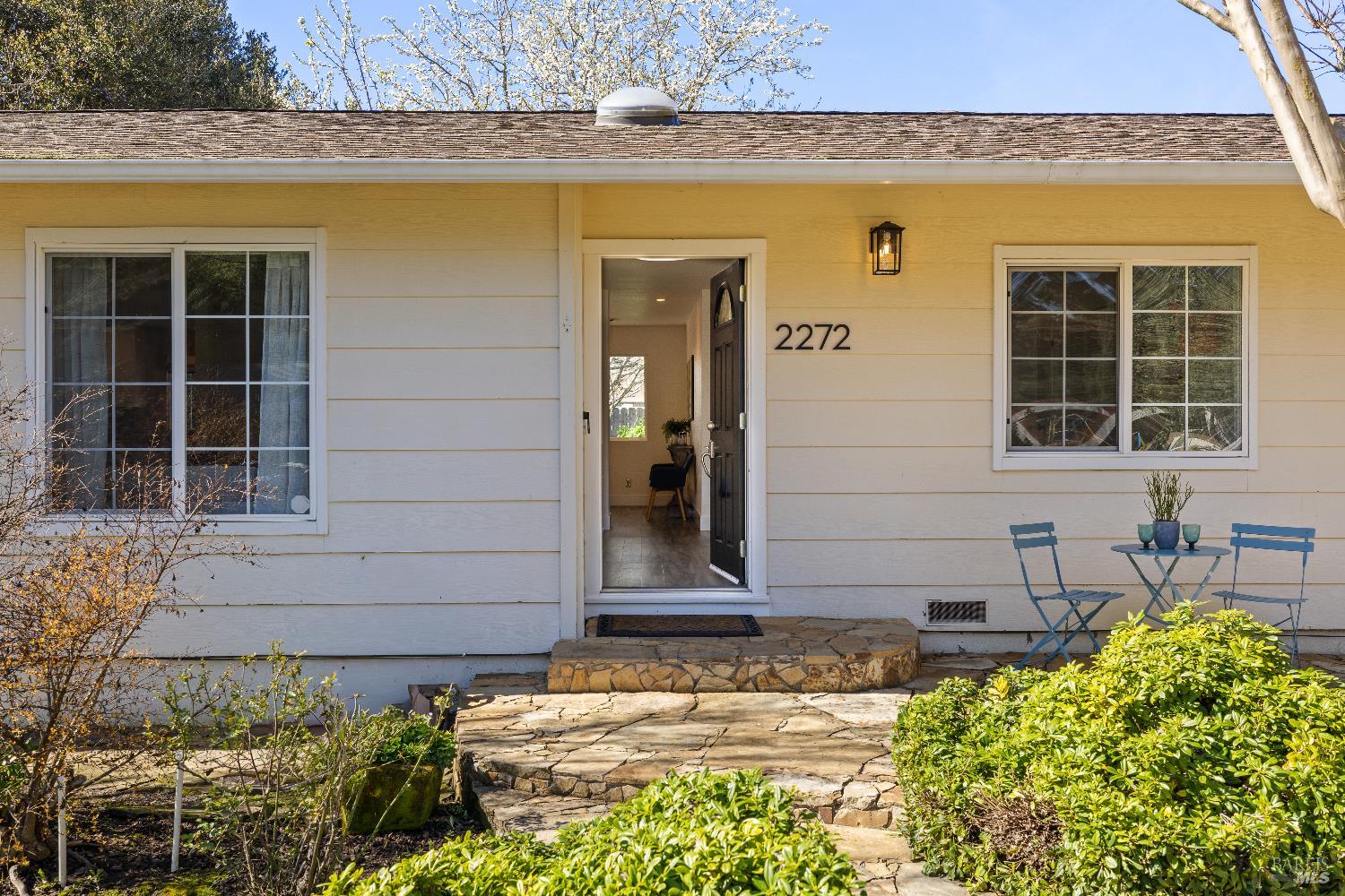 Detail Gallery Image 2 of 26 For 2272 W Park Ave, Napa,  CA 94558 - 3 Beds | 2 Baths