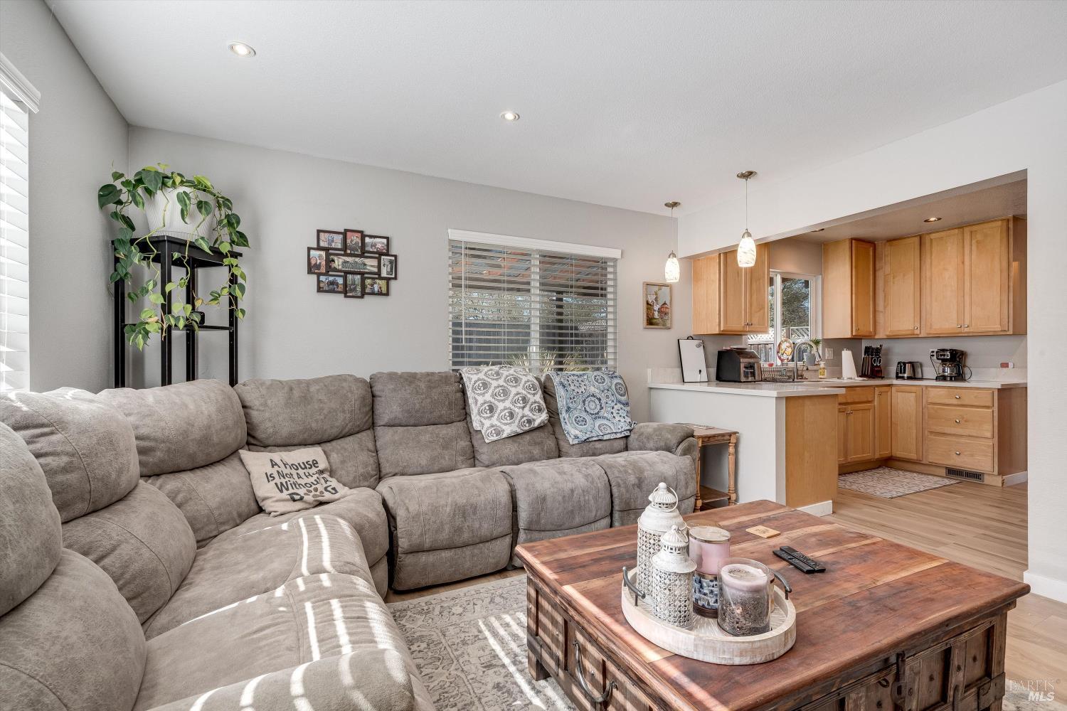 Detail Gallery Image 22 of 65 For 532 Walten Way, Windsor,  CA 95492 - 4 Beds | 2/1 Baths