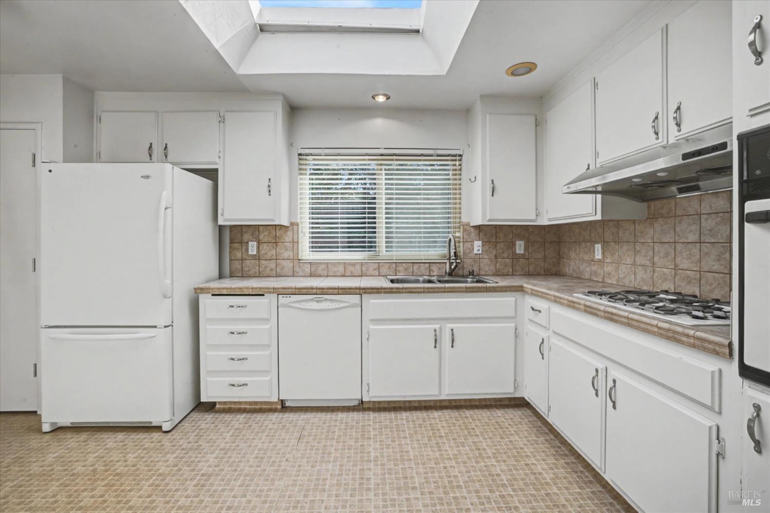 Detail Gallery Image 11 of 32 For 460 Oak View Dr, Vacaville,  CA 95688 - 4 Beds | 3 Baths