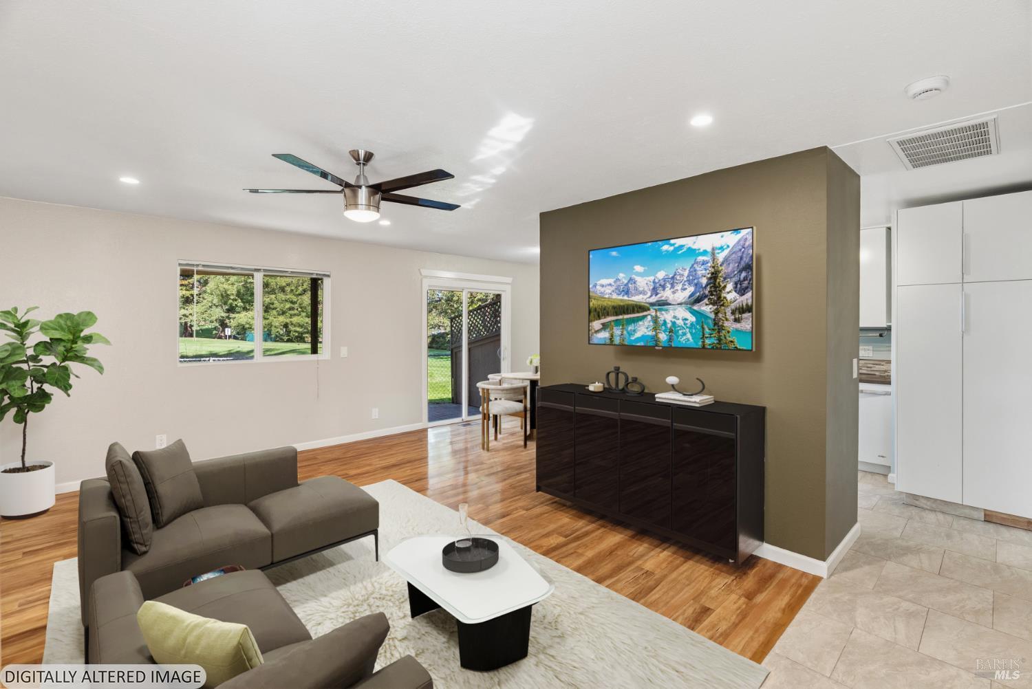 Detail Gallery Image 5 of 39 For 790 Hudis Dr, Rohnert Park,  CA 94928 - 2 Beds | 1/1 Baths