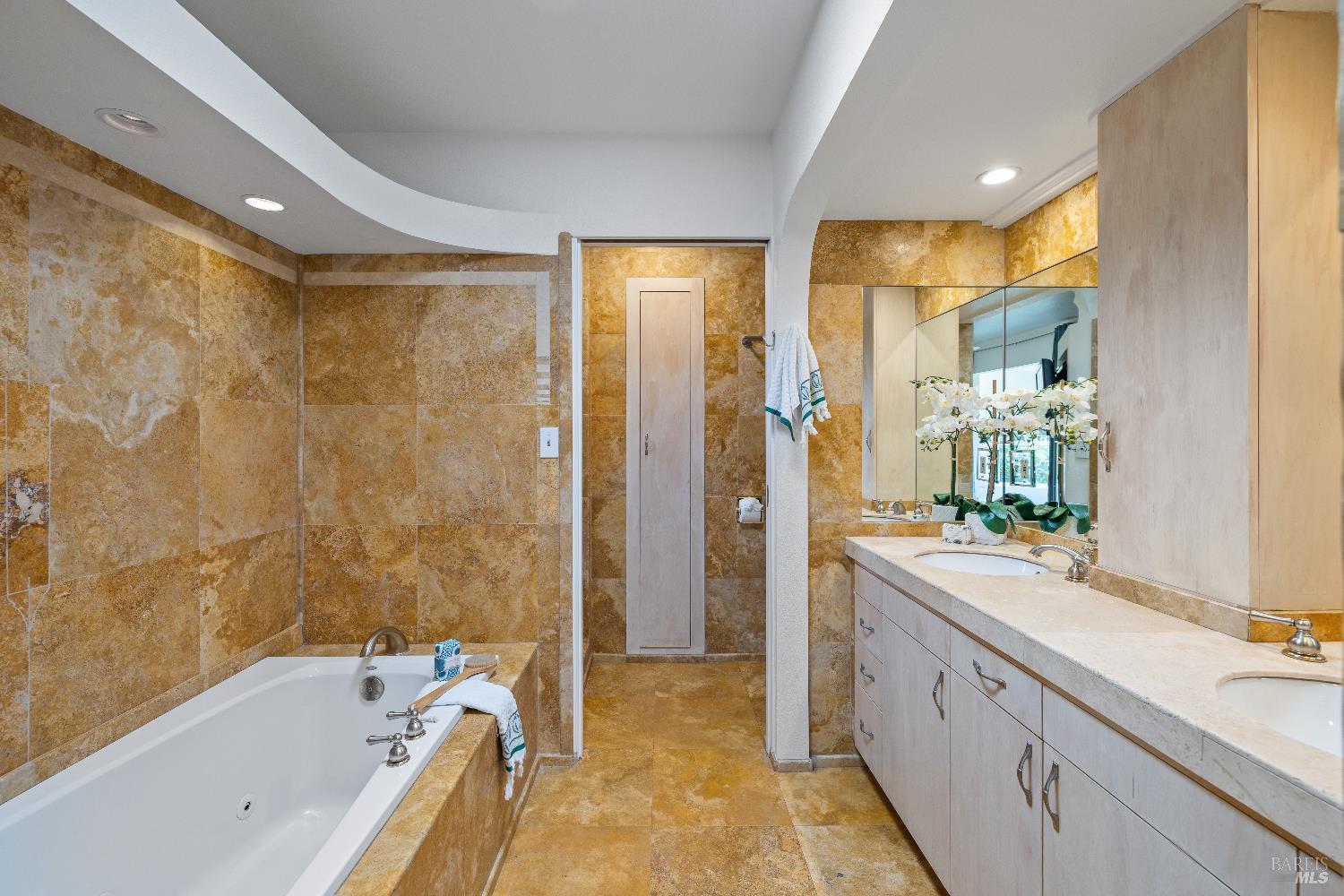 Detail Gallery Image 13 of 26 For 2272 W Park Ave, Napa,  CA 94558 - 3 Beds | 2 Baths