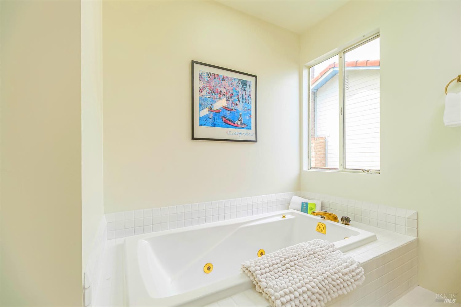 Detail Gallery Image 25 of 37 For 45 Del Oro Lagoon Dr, Novato,  CA 94949 - 3 Beds | 2 Baths