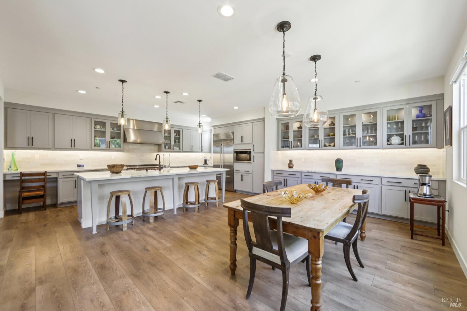 Detail Gallery Image 16 of 56 For 2453 Francisco Ave, Santa Rosa,  CA 95403 - 4 Beds | 3 Baths