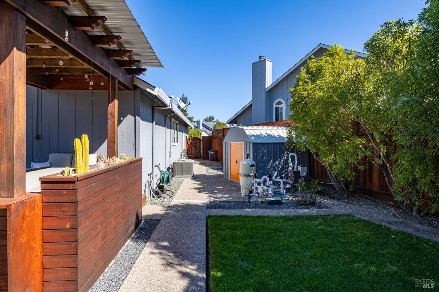 Detail Gallery Image 44 of 47 For 1301 Megan Pl, Rohnert Park,  CA 94928 - 3 Beds | 2 Baths