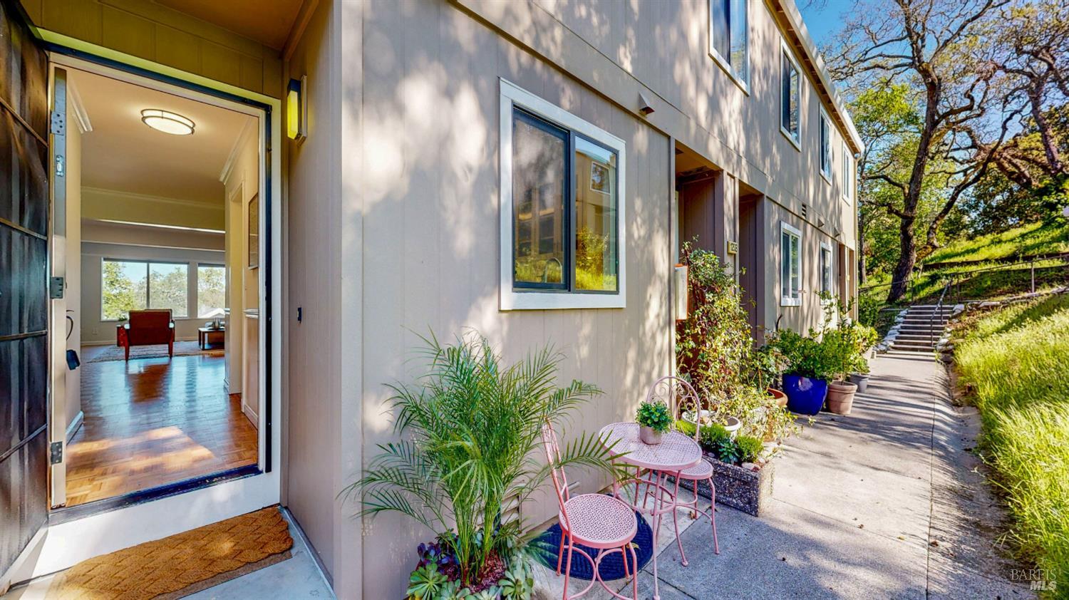 Detail Gallery Image 8 of 63 For 1253 Royal Oak Ter #C,  Novato,  CA 94947 - 3 Beds | 2/1 Baths