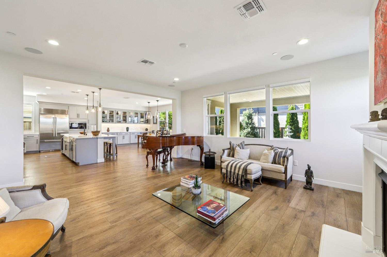 Detail Gallery Image 10 of 56 For 2453 Francisco Ave, Santa Rosa,  CA 95403 - 4 Beds | 3 Baths