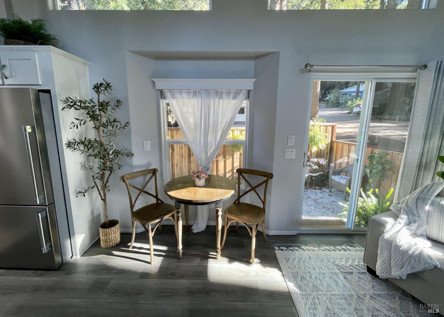 Detail Gallery Image 7 of 21 For 14755 Armstrong Woods Rd 18, Guerneville,  CA 95446 - 1 Beds | 1 Baths