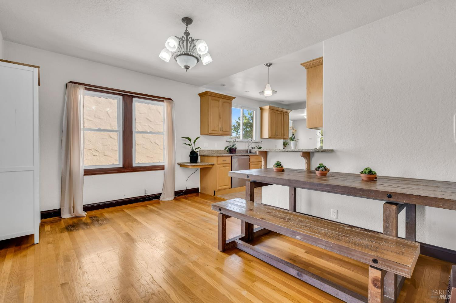 Detail Gallery Image 7 of 32 For 729 1st St, Rodeo,  CA 94572 - 3 Beds | 2 Baths