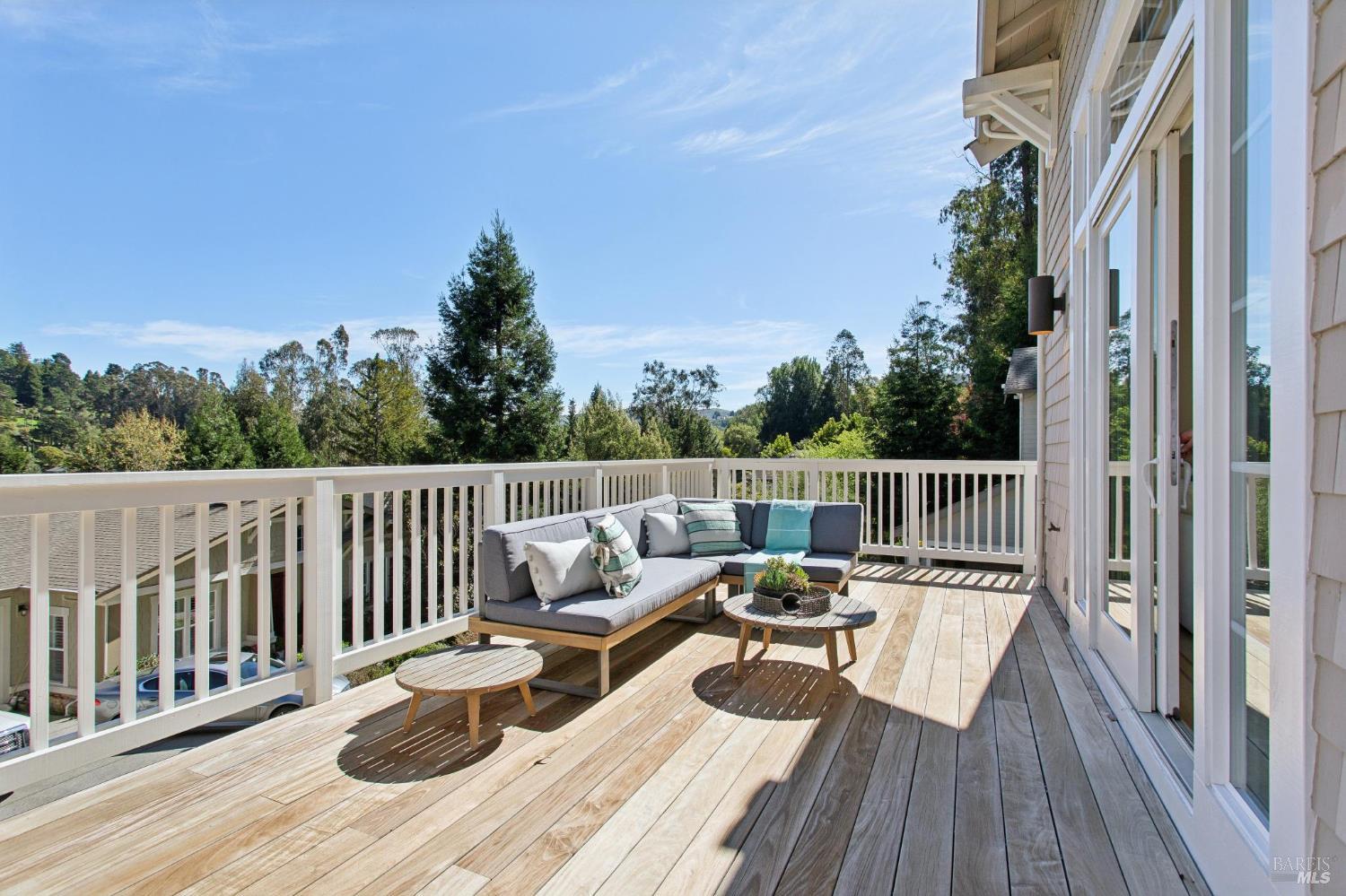 Detail Gallery Image 16 of 41 For 508 Blue Jay Way, Mill Valley,  CA 94941 - 4 Beds | 2/1 Baths