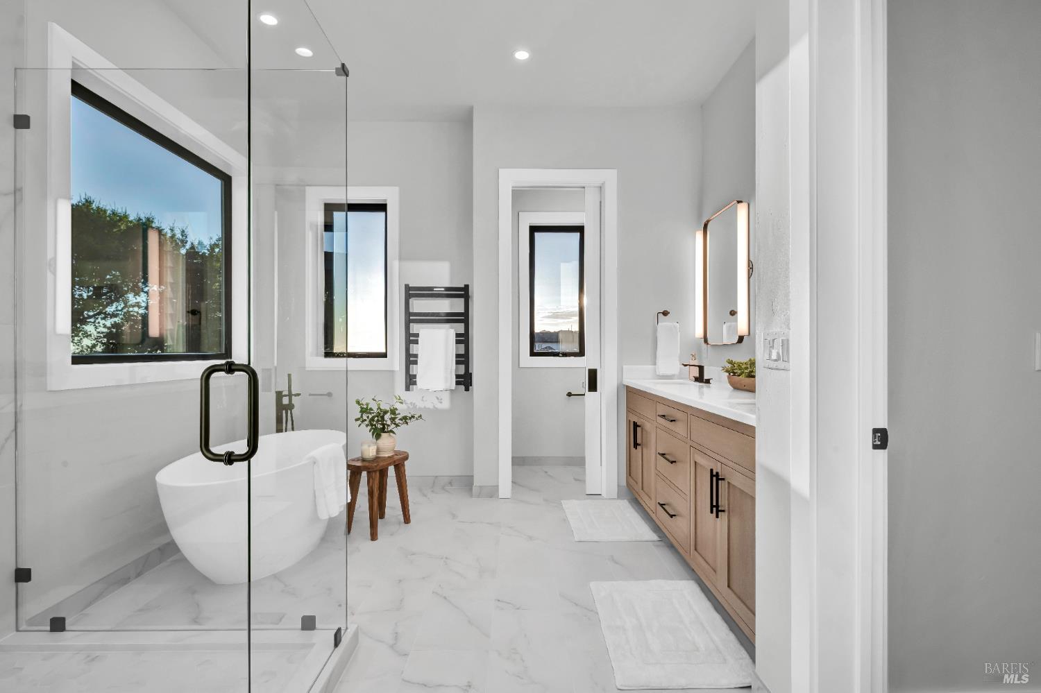 Detail Gallery Image 20 of 37 For 2011 Long Leaf Ct, Santa Rosa,  CA 95403 - 4 Beds | 3 Baths