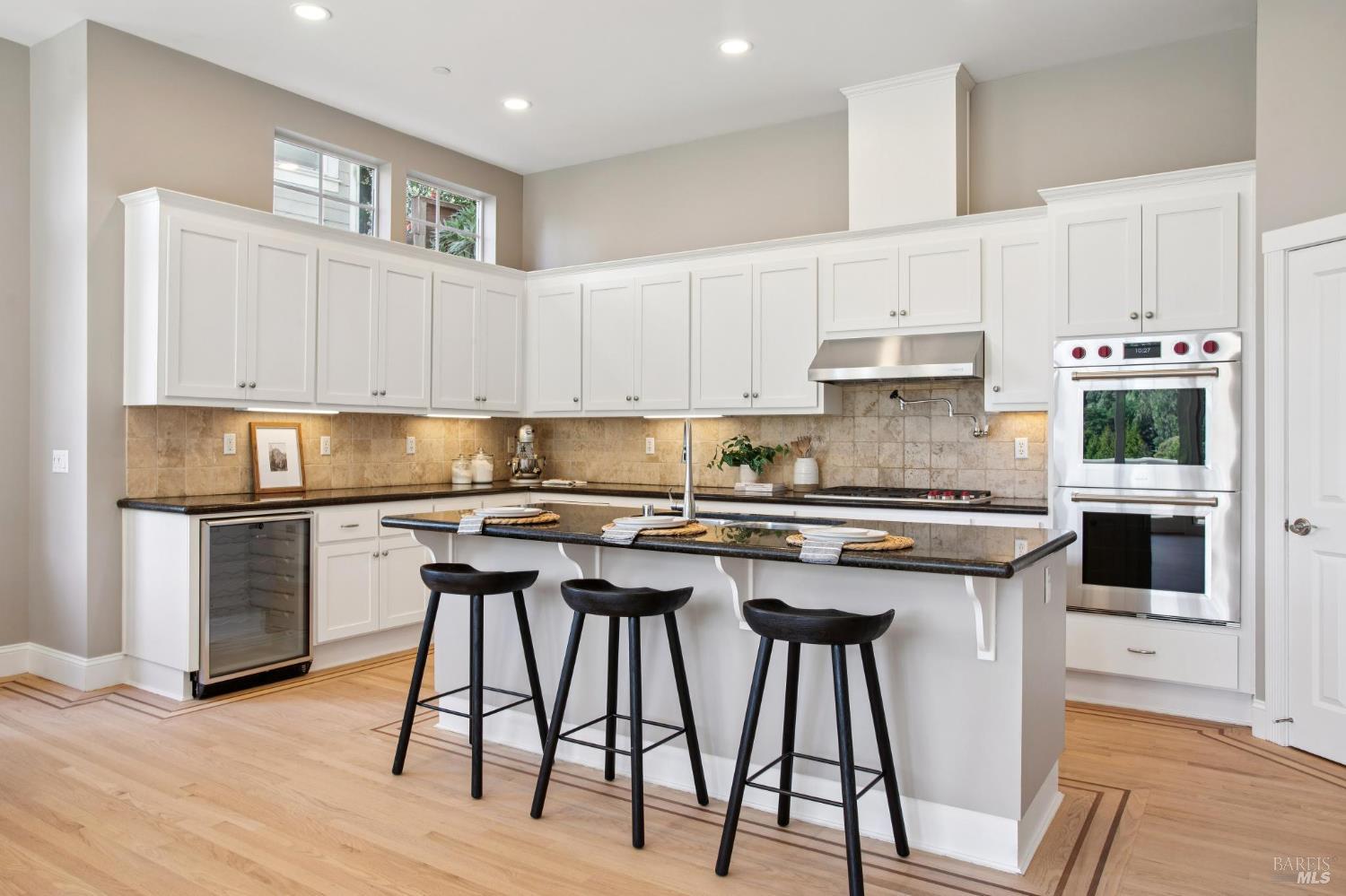 Detail Gallery Image 11 of 41 For 508 Blue Jay Way, Mill Valley,  CA 94941 - 4 Beds | 2/1 Baths