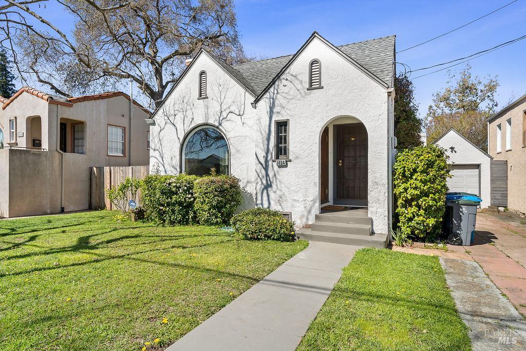 Detail Gallery Image 2 of 32 For 1434 Beach St, Vallejo,  CA 94590 - 2 Beds | 1 Baths