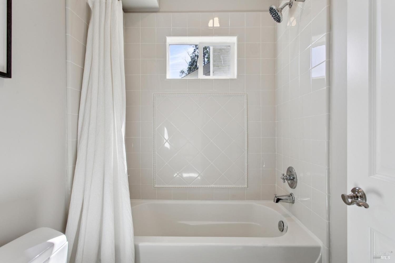 Detail Gallery Image 36 of 41 For 508 Blue Jay Way, Mill Valley,  CA 94941 - 4 Beds | 2/1 Baths