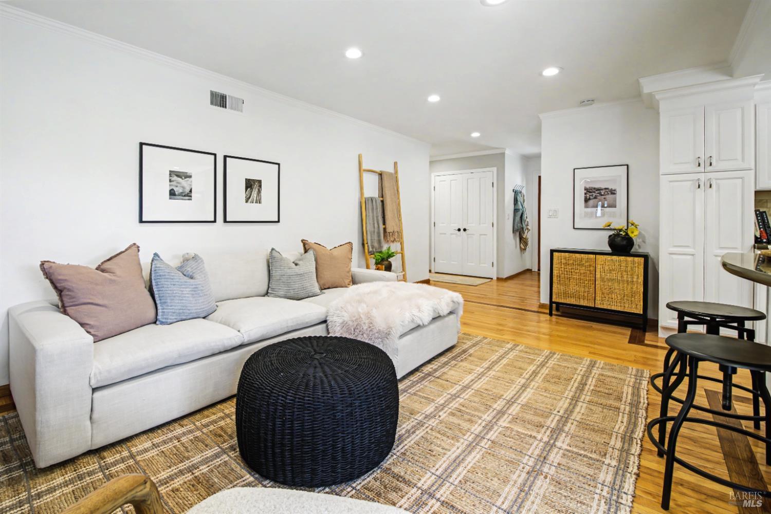 Detail Gallery Image 22 of 48 For 255 Knight Dr, San Rafael,  CA 94901 - 3 Beds | 2 Baths