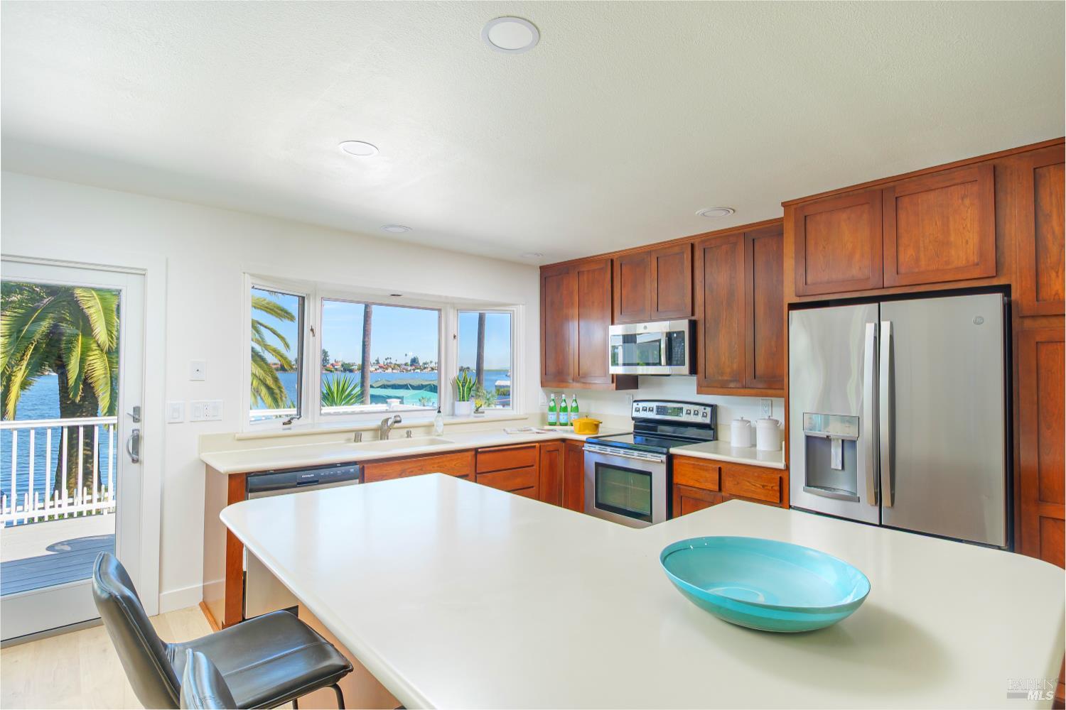 Detail Gallery Image 14 of 37 For 45 Del Oro Lagoon Dr, Novato,  CA 94949 - 3 Beds | 2 Baths