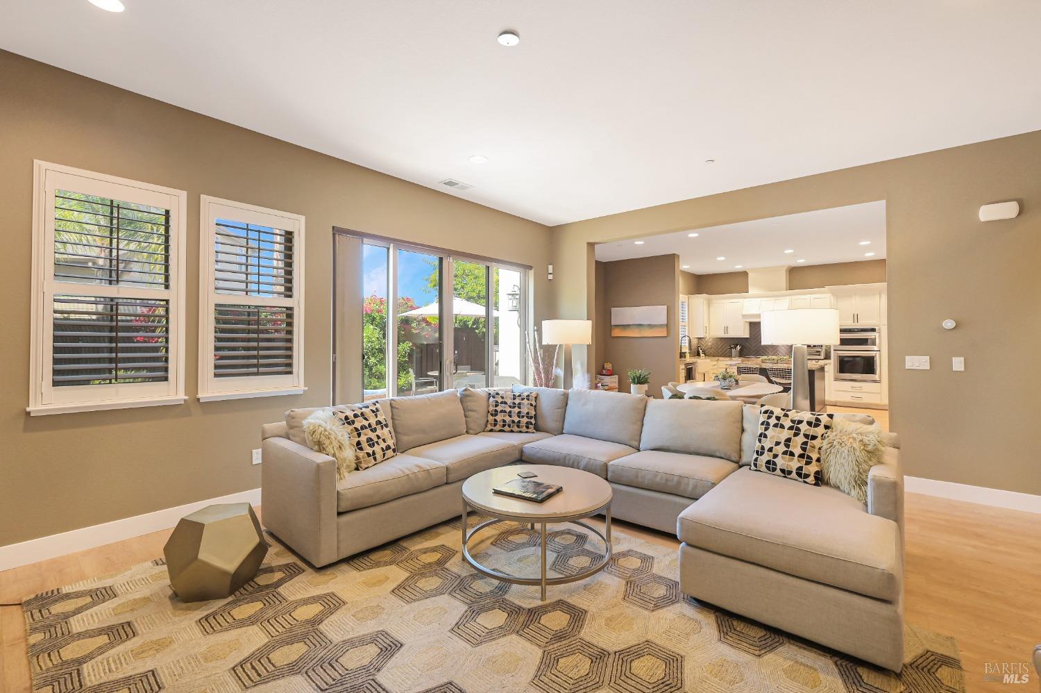 Detail Gallery Image 10 of 31 For 46 Audubon Way, Novato,  CA 94949 - 4 Beds | 3 Baths