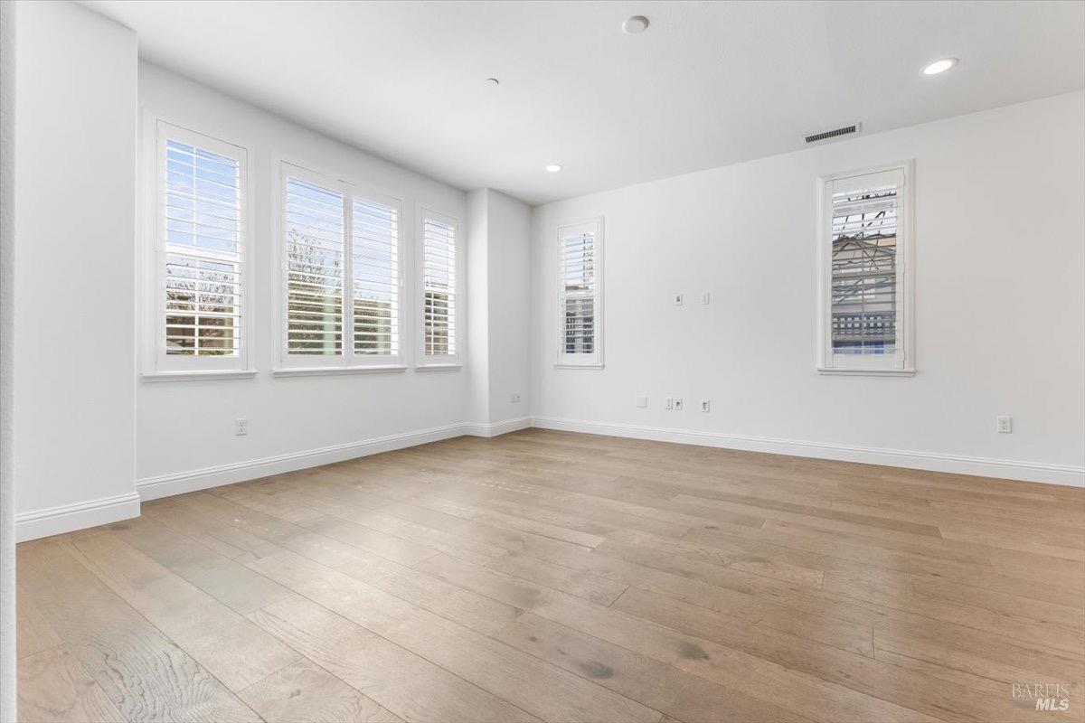 Detail Gallery Image 10 of 49 For 115 Lavender Cir, Healdsburg,  CA 95448 - 3 Beds | 2/1 Baths