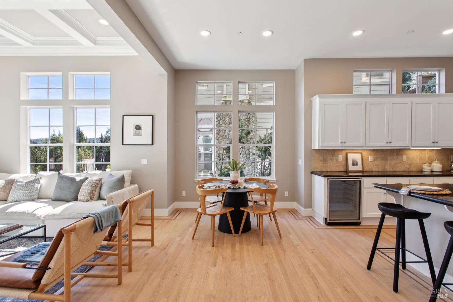 Detail Gallery Image 8 of 41 For 508 Blue Jay Way, Mill Valley,  CA 94941 - 4 Beds | 2/1 Baths