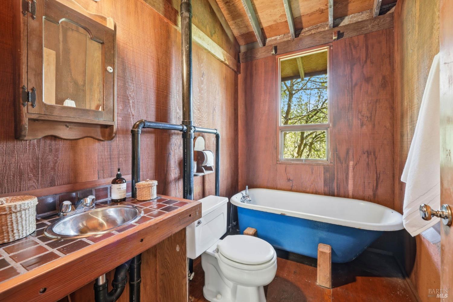 Detail Gallery Image 41 of 63 For 4142 Burnside Rd, Sebastopol,  CA 95472 - 3 Beds | 3 Baths