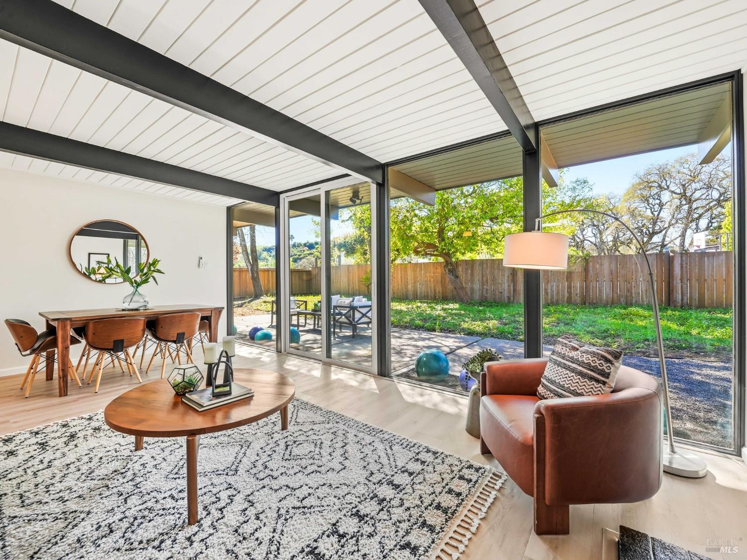 Detail Gallery Image 4 of 56 For 2151 Danberry Ln, San Rafael,  CA 94903 - 4 Beds | 2 Baths