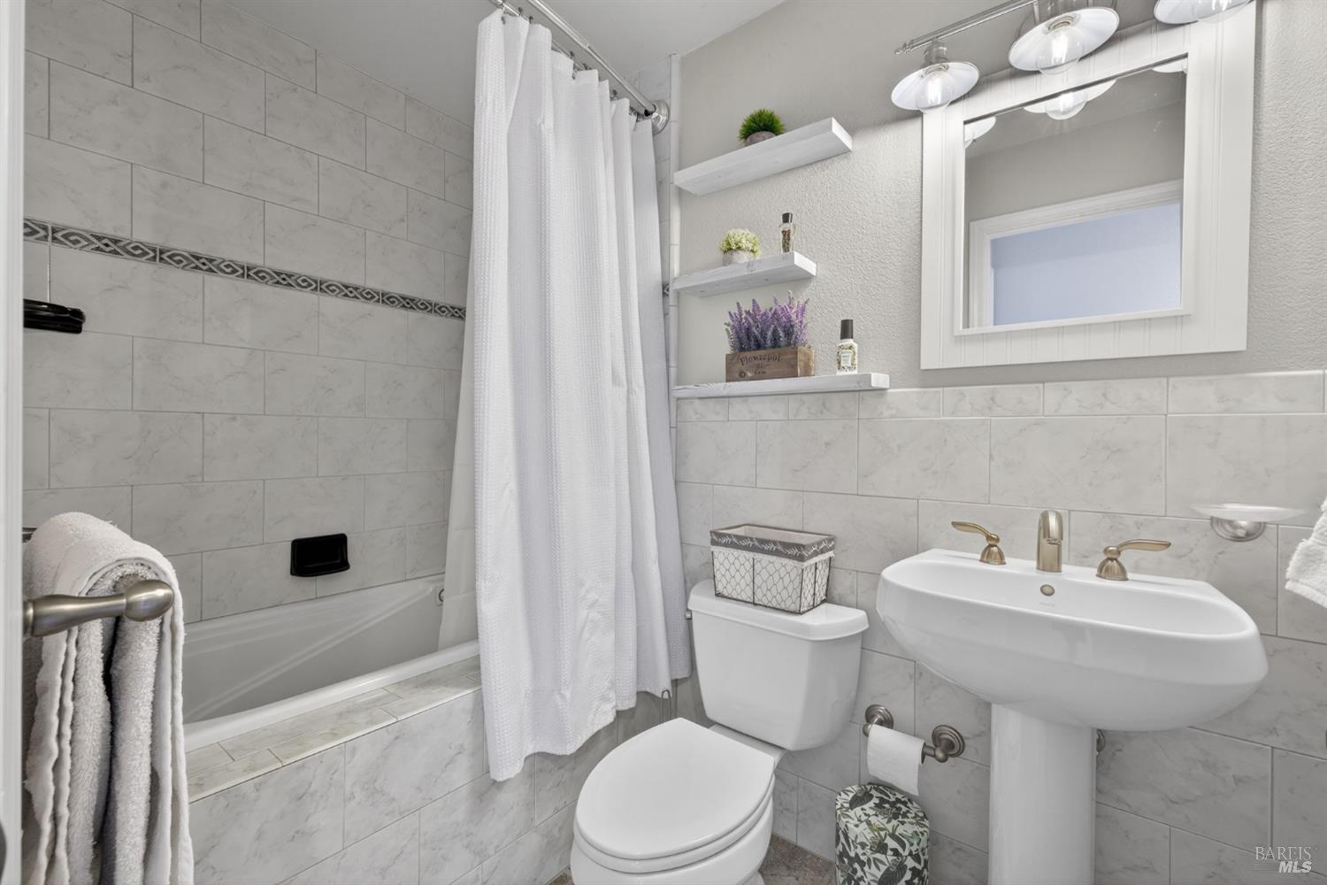 Detail Gallery Image 22 of 47 For 1301 Megan Pl, Rohnert Park,  CA 94928 - 3 Beds | 2 Baths