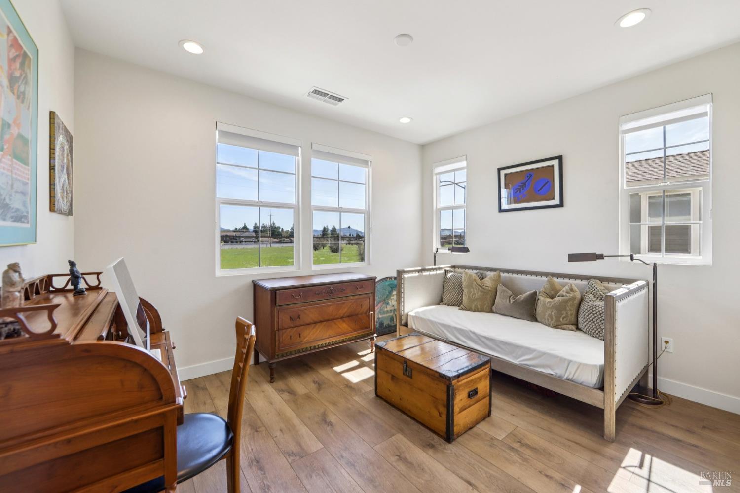 Detail Gallery Image 30 of 56 For 2453 Francisco Ave, Santa Rosa,  CA 95403 - 4 Beds | 3 Baths