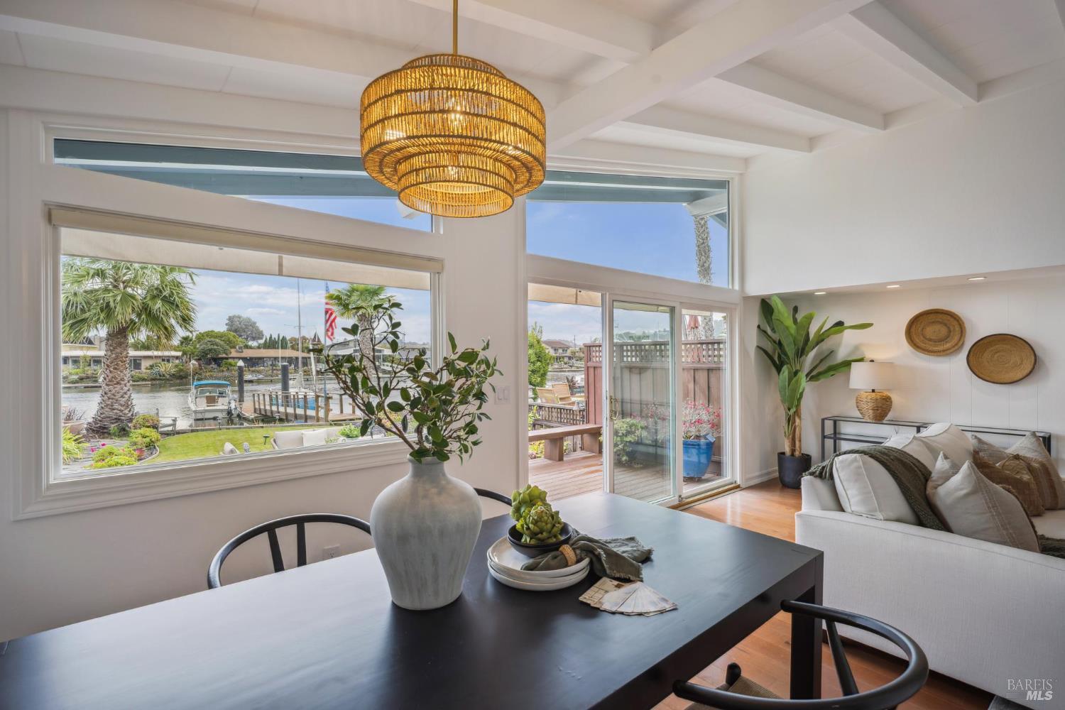 Detail Gallery Image 13 of 54 For 20 Porto Bello Dr, San Rafael,  CA 94901 - 2 Beds | 2 Baths